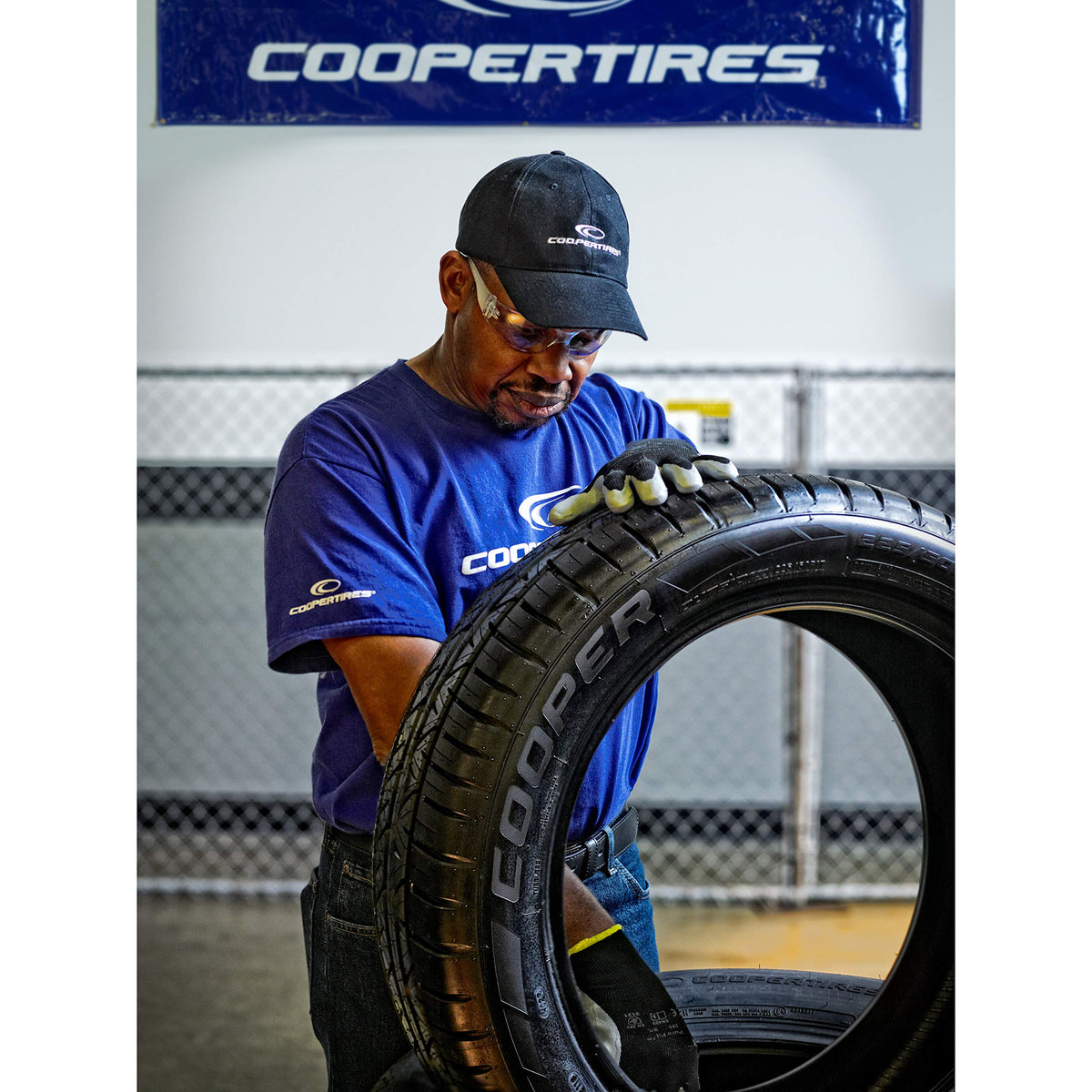 All-Season 205/75R15 97T Tire C584